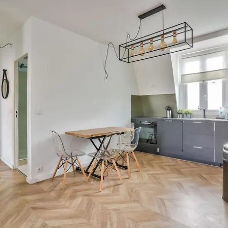 Magnifique Avec Balcon Proche De La Place Du Trocadero Apartment